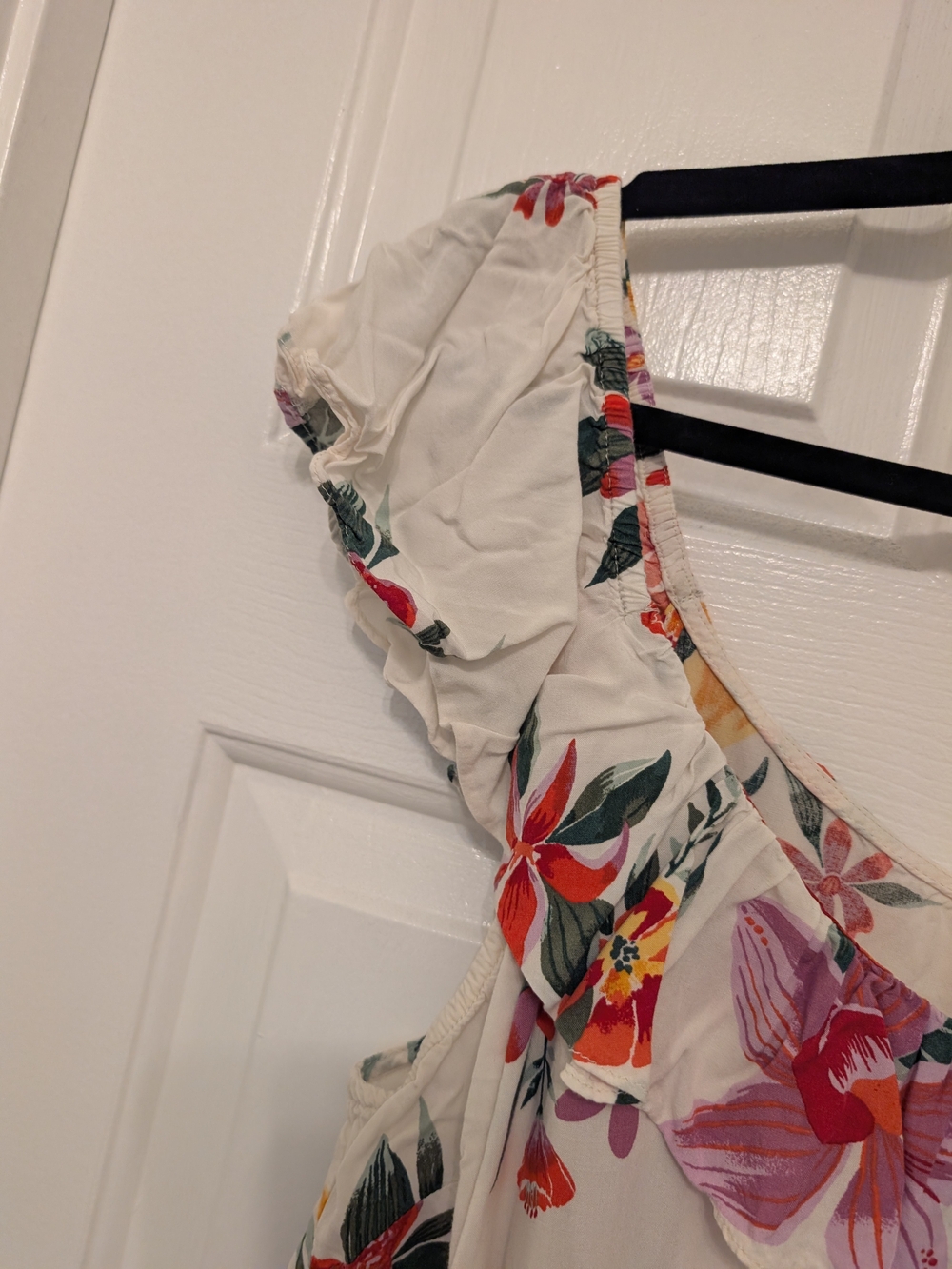 Old Navy White and Pink Floral Off-Shoulder Ruffled Top in Size XL - Picture 3 of 10